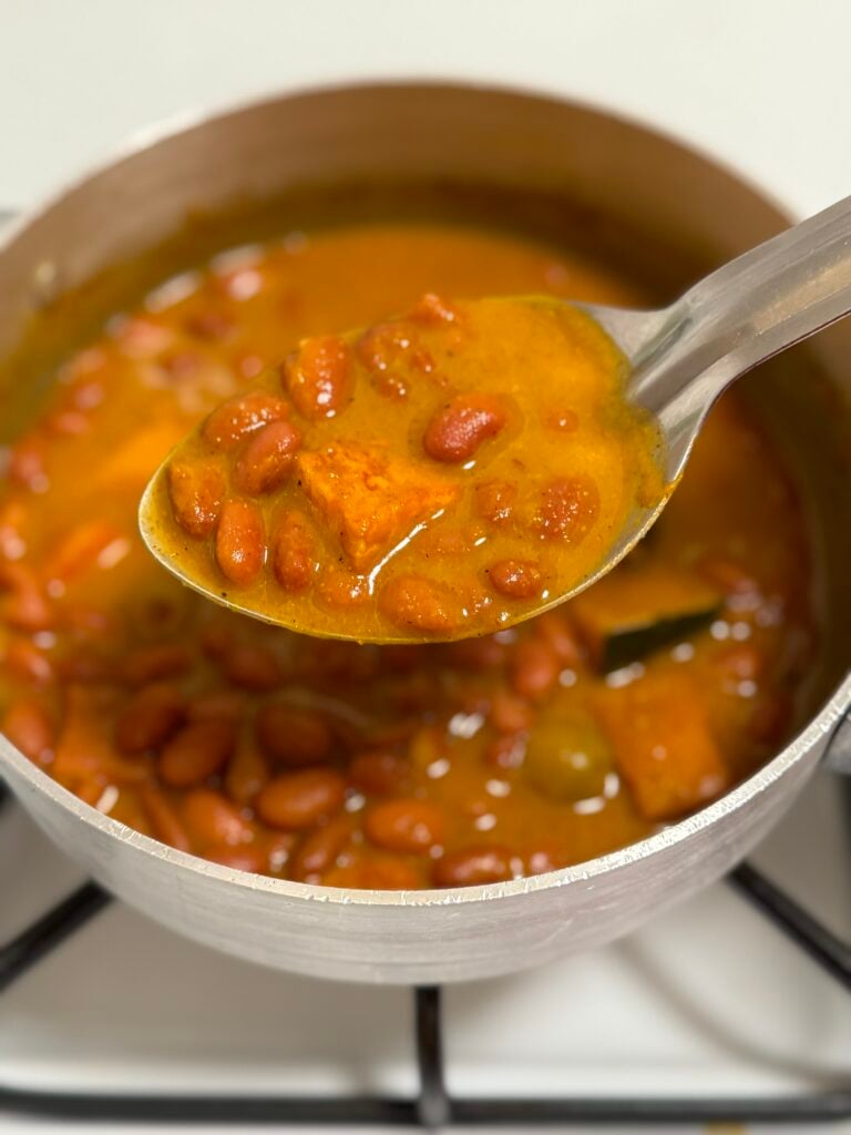 habichuelas guisadas recipe