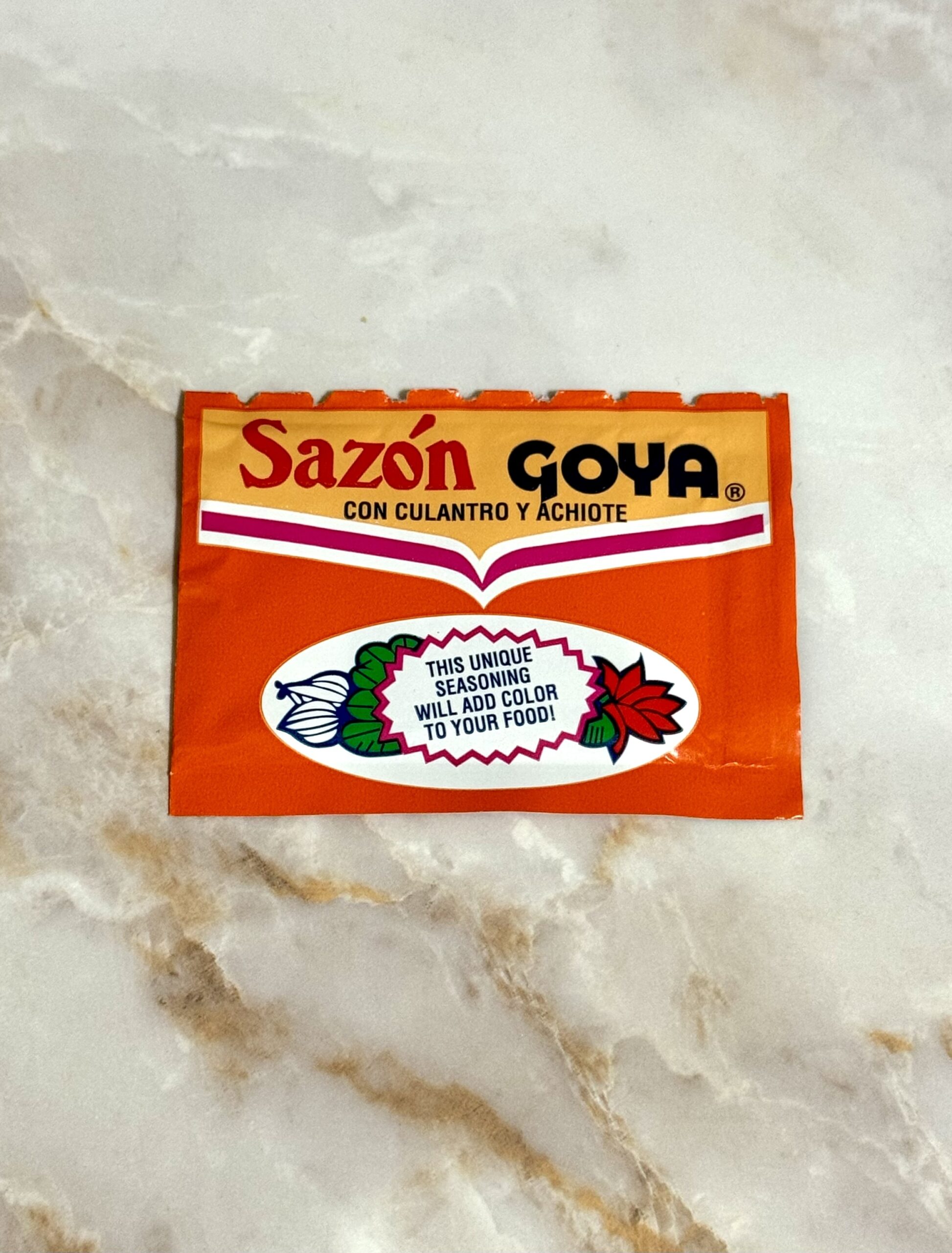 Goya sazon con culantro y achiote
