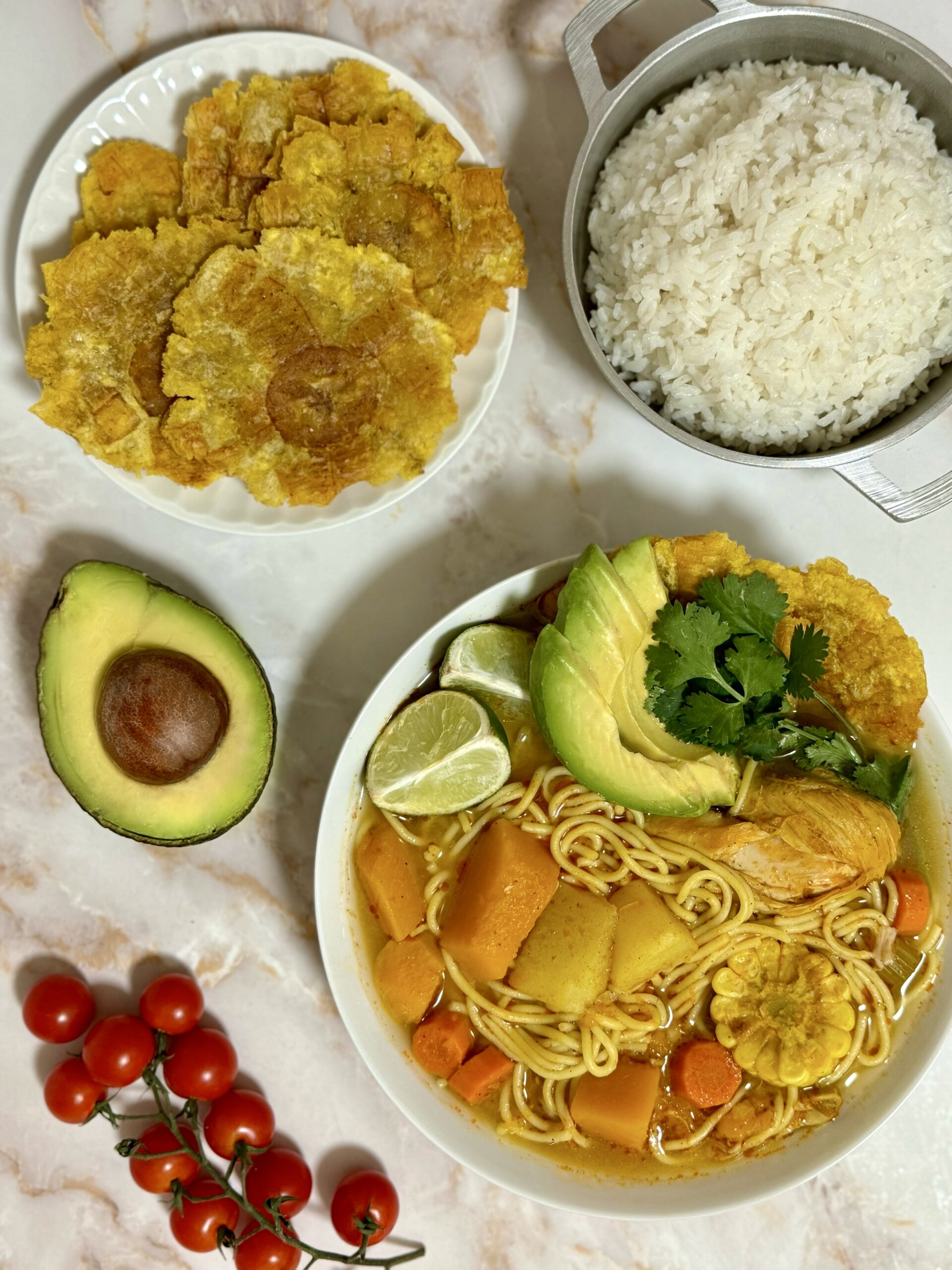 sopa de pollo con fideos