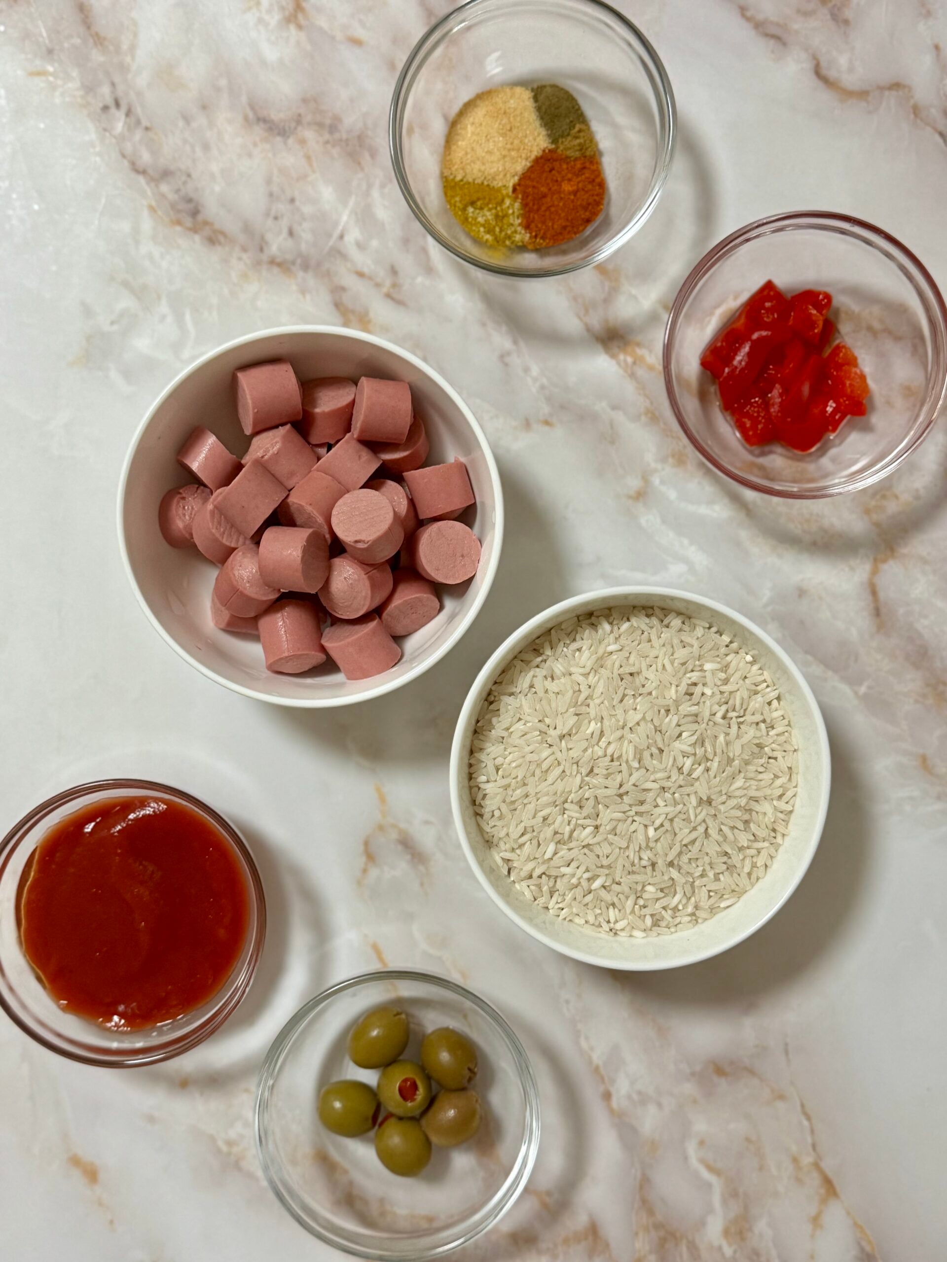arroz con salchichas ingredients