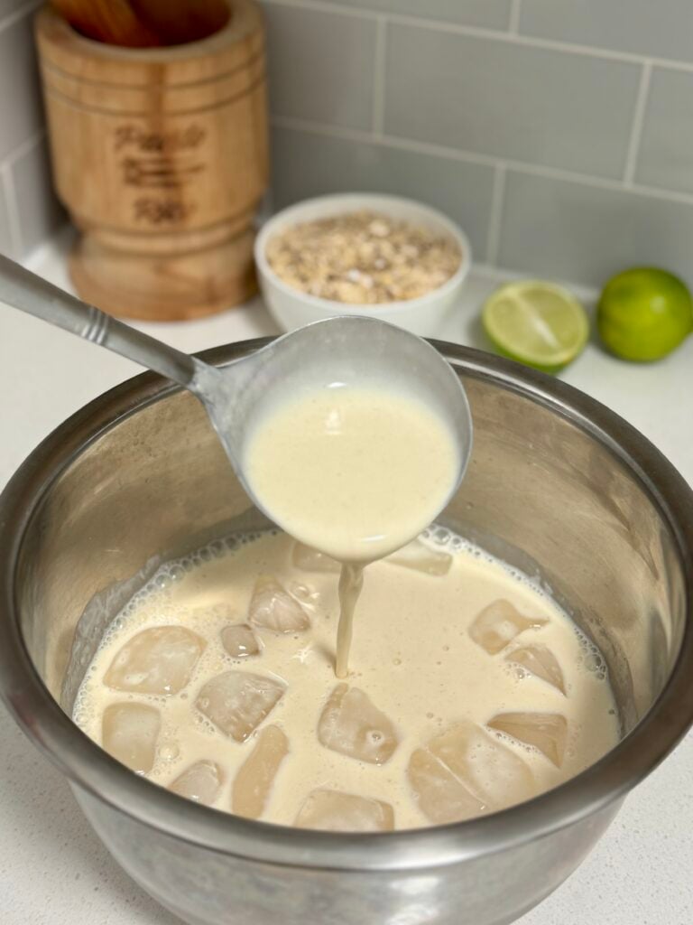 Refresco de Avena in ladle